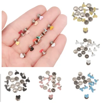 10Pcs Mini Metal Heart Occhiello Fibbie Funghi Picchi di Abiti per Bambole Pulsanti per il fai da te Bambola Borsa Scarpe Abbigliamento Accessori per il Cucito
